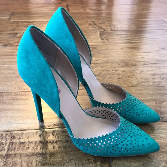 green pumps size 9